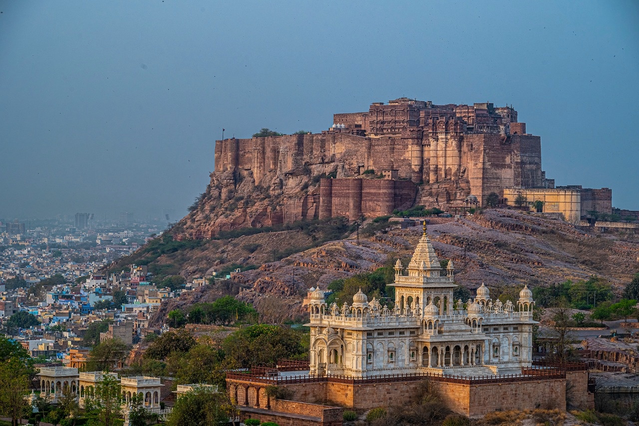 Mehrangarh Fort above the blue houses of Jodhpur